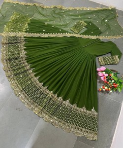 Ensemble Anarkali de créateur en Georgette avec broderie et travail de sequins, avec Dupatta 84861, style Mehndi, longueur ras du sol, coupe ample - Product Image 3
