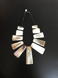 Collar Ecológico de Cuerno de Búfalo para Mujer, Diseño Moderno Hecho a Mano por Perfect Enterprises - Product Image 5