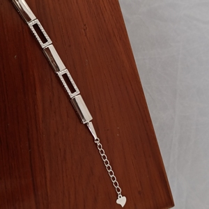 Brazalete de Plata de Ley 925 para Mujer, Diseño Geométrico Rectangular con Micro Pavé de Diamantes, Acabado en Rodio, Cadena de Diseño Moderno, Regalo - Product Image 2