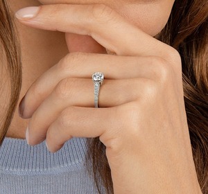 Anillo de Compromiso de Oro Blanco de 14K con Diamante Cultivado en Laboratorio de 1.75 CT, Corte Redondo, Diseño de Filigrana Grabada en el Hombro, para Mujer - Product Image 5