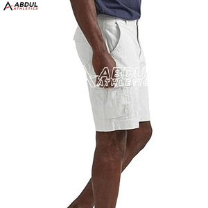 Shorts cargo confortables pour hommes avec taille élastique et coupe ample, idéaux pour les voyages et les activités quotidiennes - Product Image 2