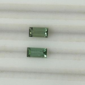 Paire de tourmalines vert menthe naturelles de qualité supérieure, taille baguette, 3 carats, pureté loupe, qualité AAAA, provenance Madagascar, qualité bijoux fins, pierres précieuses - Product Image 6