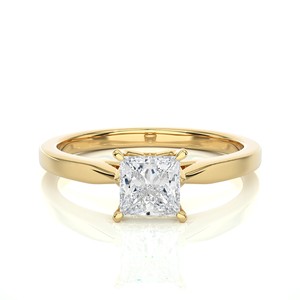 Anillo de Compromiso con Diamante Cultivado en Laboratorio, Corte Princesa, en Oro Amarillo de 18K, Estilo Clásico para Mujer - Product Image 2