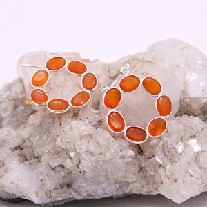Boucles d'oreilles pendantes en argent sterling 925 massif avec cabochon ovale naturel en cornaline et cercle ouvert, collection Memoria Jewels, vente en gros - Product Image 5