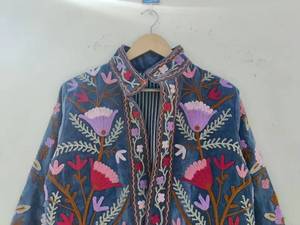 Chaqueta de Terciopelo de Alta Calidad para Mujer, Bordado Floral Suzani Hecho a Mano, Estilo Boho Chic, Kimono Reversible, Regalo para Ella - Product Image 3