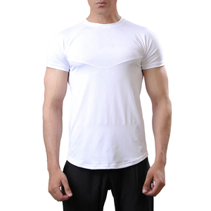 เสื้อยืดคอกลมแขนสั้นสีขาวสำหรับผู้ชาย ทรงเข้ารูป ระบายอากาศได้ดี ผลิตจากผ้าโพลีเอสเตอร์ถัก สวมใส่สบาย สีพื้น - Product Image 1