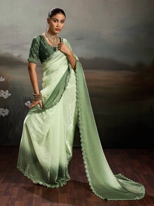 Sari Tradicional Verde de Seda, Sari Clásico de la Cultura India para Bodas y Celebraciones del Sur de la India, Disponible al Mejor Precio - Product Image 1