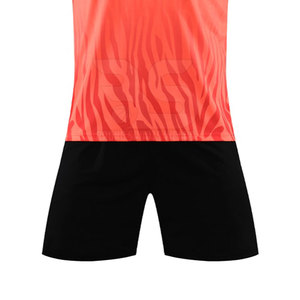 Uniforme de Fútbol Profesional 100% Poliéster, Tela Ligera y Transpirable, Servicio OEM, Personalizable para Entrenamientos y Partidos - Product Image 2