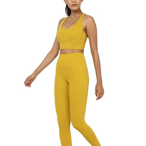 Ensemble de yoga 2 pièces jaune moutarde pour femme : Leggings de fitness taille haute et brassière de sport rembourrée à col rond – Tenue de sport pour la gym - Product Image 2