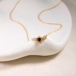 Pendentif grenat en argent sterling 925 plaqué or 14 carats, moissanite, collier délicat en forme de fleur, pierre de naissance, cadeau pour elle - Product Image 2