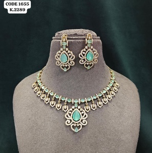 Ensemble collier et boucles d'oreilles élégants en rose pastel et ornés de pierres AD, en forme de goutte royale, pour femmes - Product Image 2