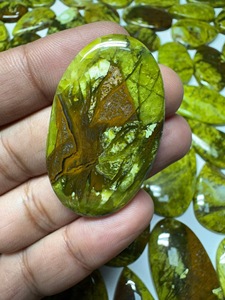 Opale verte naturelle cabochon, pierre précieuse en vrac ovale à dos plat pour la fabrication de bijoux, vente en gros d'opales vertes cabochons |   Formes mélangées - Product Image 2