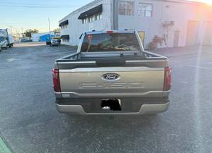 Camioneta pickup de tamaño completo 2025 lista para enviar, con acabado deportivo XLT - Product Image 6