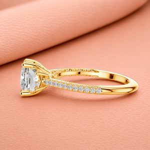 Bague de fiançailles de luxe en or jaune avec moissanite taille coussin, bande pavée de diamants et halo caché, bijoux de mariée pour femme - Product Image 2
