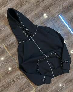 Sweat à capuche noir sur mesure, zippé, épais, coupe oversize, style streetwear, avec œillets métalliques, fermeture éclair intégrale, style punk - Product Image 3