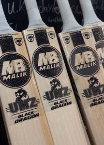 Bate de críquet MB Malik UMZ de madera de sauce inglés, ligero y duradero, recomendado por Sameer Minhas, con cubierta antideslizante de 40 mm para mayor agarre. - Product Image 4