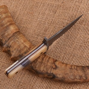 Cuchillo de caza de acero de Damasco con hoja de espiga completa y mango de hueso de camello, 9 pulgadas de largo - Product Image 4