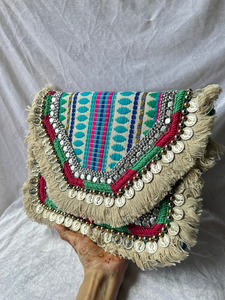 Pochette artisanale à franges tribales avec bordures à pompons, broderie de perles miroir, sac à main textile bohème pour festival et mode - Product Image 6