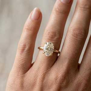 Bijoux fins de luxe, or jaune 9 carats, certificat IGI, diamant de laboratoire 1,5 ct, coupe ovale, bague de fiançailles solitaire, bague de mariage - Product Image 4