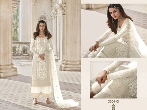 Salwar Kameez con Red de Mariposas Bordada y Adornada, Estilo Moderno para Bodas y Diwali - Product Image 1