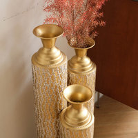 Ensemble de 3 vases de sol en fer plaqué or, faits à la main, de style côtier, de haute qualité, écologiques, résistants à la rouille, hauts, avec motif de lierre en relief, pour mariage