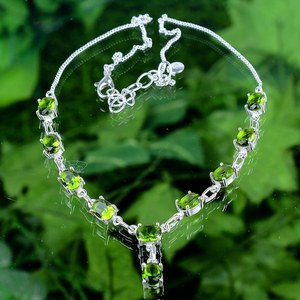 Collier de perles de péridot vert naturel fait main, qualité supérieure, certifié IGI, pendentif minimaliste en pierres précieuses, cadeau pour femme - Product Image 1