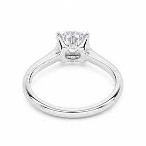Anillo de Compromiso de Diamantes de Corte Brillante Redondo en Oro Blanco para Mujer, Engaste de Puntas, Estilo Clásico - Product Image 5