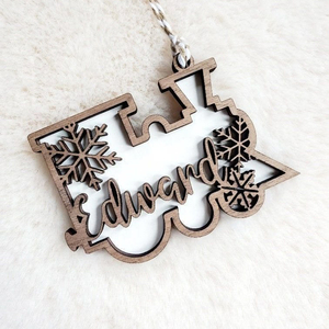 Adorno Navideño de Madera Personalizado, Forma Irregular de Copo de Nieve, Decoración con Nombre Edward, Adorno Colgante Personalizado para Árbol - Product Image 1