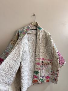 Veste courte Kantha style japonais en patchwork de soie indienne vintage matelassée - Product Image 5