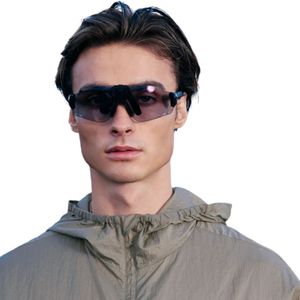 Conjunto de Chaqueta Cortavientos Translúcida y Pantalones Cortos para Hombre, Chaqueta Ligera con Capucha y Cintura Elástica, Conjunto Deportivo para Exteriores en Color Oliva - Product Image 3