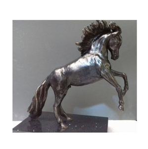 Sculpture de cheval en aluminium d'inspiration vintage, objet décoratif de collection haut de gamme pour les maisons aux thèmes patrimoniaux - Product Image 2