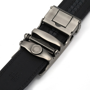 Ceinture en cuir à cliquet infiniment réglable sans trous, micro-réglage de précision, boucle magnétique dissimulée et système de fixation Executive Fit - Product Image 4