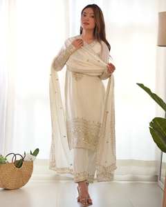 Conjunto de Kurta Recta y Dupatta de Seda Chinon Pura, Diseño Elegante, Listo para Usar, Color Blanco, Traje Salwar Pakistaní para Fiesta - Product Image 4