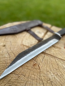 Cuchillo Seax de Grado Industrial Hecho a Mano, Hoja de Acero al Carbono, Mango de Madera, Funda de Cuero - Punta Caída, 13 pulgadas de largo total - Product Image 3
