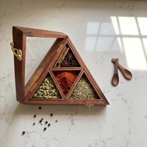 Caja de especias triangular de madera con tapa de vidrio, organizador de hierbas hecho a mano para cocina, almacenamiento decorativo de masala, organizador de especias de madera - Product Image 5