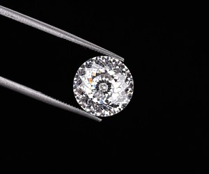OM GEMS Diamante de Laboratorio con Corte Portugués de Lujo, Certificado IGI, Diamante CVD de Corte Modificado, Color Fancy/E, Diamante Suelto Solitario - Product Image 4