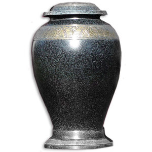 Urnes funéraires pour adultes en laiton de haute qualité avec bande gravée, finition or et vert, pour cendres humaines. - Product Image 5