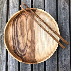 Assiettes et plats en bois massif faits à la main, vaisselle rustique pour événements de restauration par MADIHA ART AND CRAFT - Product Image 1