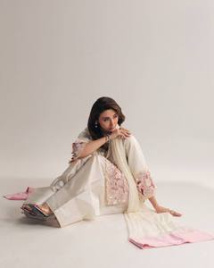Elegant Cream <b>Silk</b> <b>Kurta</b> Set With Pink Embroidery And Floor-Length Dupatta For Women Traditional Indian Pakistani Wedding Wear - Product Image 5
