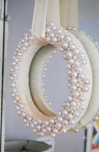 Guirnalda Navideña de Perlas de Lujo con Detalles Plateados de 10 Pulgadas, Venta Directa de Fábrica y Elegante Cinta de Encaje Color Marfil - Product Image 5