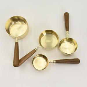 Nuevo Producto en Oferta, Juego de Tazas y Cucharas Medidoras de Acero Inoxidable con Mango de Madera para Cocinar y Hornear - Product Image 3