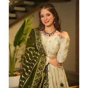 Vestidos de Fiesta Elegantes Lehenga Choli Bordados de Diseñador - Product Image 1