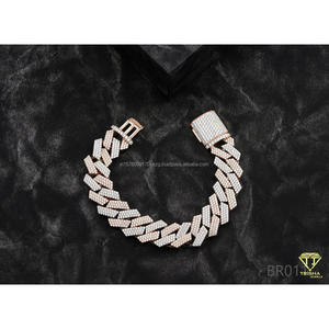 Bracelet cubain exclusif serti de pierres de laboratoire taille baguette et d'un savoir-faire de qualité supérieure - Product Image 1