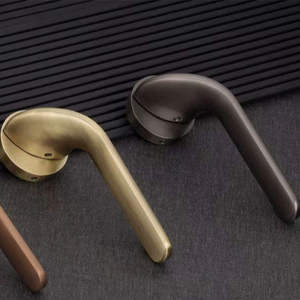 Herrajes para Muebles de Latón y Zinc de Primera Calidad, Serie Divine, Origen India, para Hoteles de Lujo, Apartamentos y Edificios de Oficinas Modernos - Product Image 1