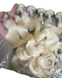 Les principaux fournisseurs proposent des cheveux indiens vierges Remy lisses et bruts pour femmes, avec cuticules alignées, style Water Wave, de haute qualité. - Product Image 1