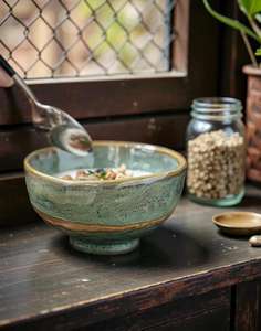 ชามเซรามิคทรงไม่สมมาตรเคลือบสีเขียวแบบนอร์ดิก สำหรับโรงแรม ร้านอาหาร ตกแต่งบ้าน ใส่อาหารเช้า ข้าวโอ๊ต ของหวาน สลัด ผลไม้ โดย UO - Product Image 5