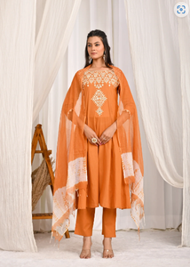 Conjunto de Kurta en Línea A con Bordado Amarillo Azafrán y Dupatta Bandhej - Product Image 3