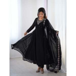 Magnifique robe Anarkali modeste pour mariage, tenue de soirée avec pendentif et dupatta - Product Image 3