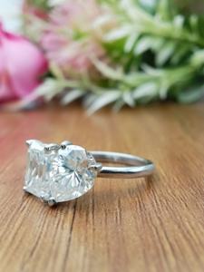 Bague de fiançailles en argent sterling 925 avec diamant moissanite au design unique, bijoux de mariée scintillants de haute clarté, cadeau en vente - Product Image 4