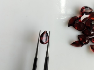 Granate Rojo Natural de 9x6MM, Corte Pera, Gema Suelta de la Mejor Calidad para Joyería - Product Image 1